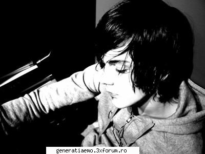 baiat cu freza stil emo frizuri si tunsori in stilul emo