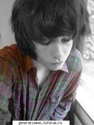 Modul unui emo de a se afisa in lume. - ehh:-j stilul emo este super beton....:x - Cultura Emo