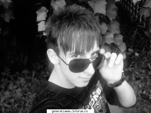 just me .... :p poze cu baieti emo