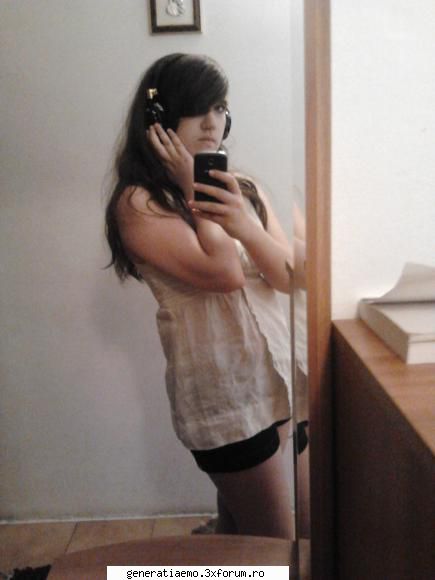 hey! so this is me! please, nu radeti de mine  :rusine: poze cu noi!